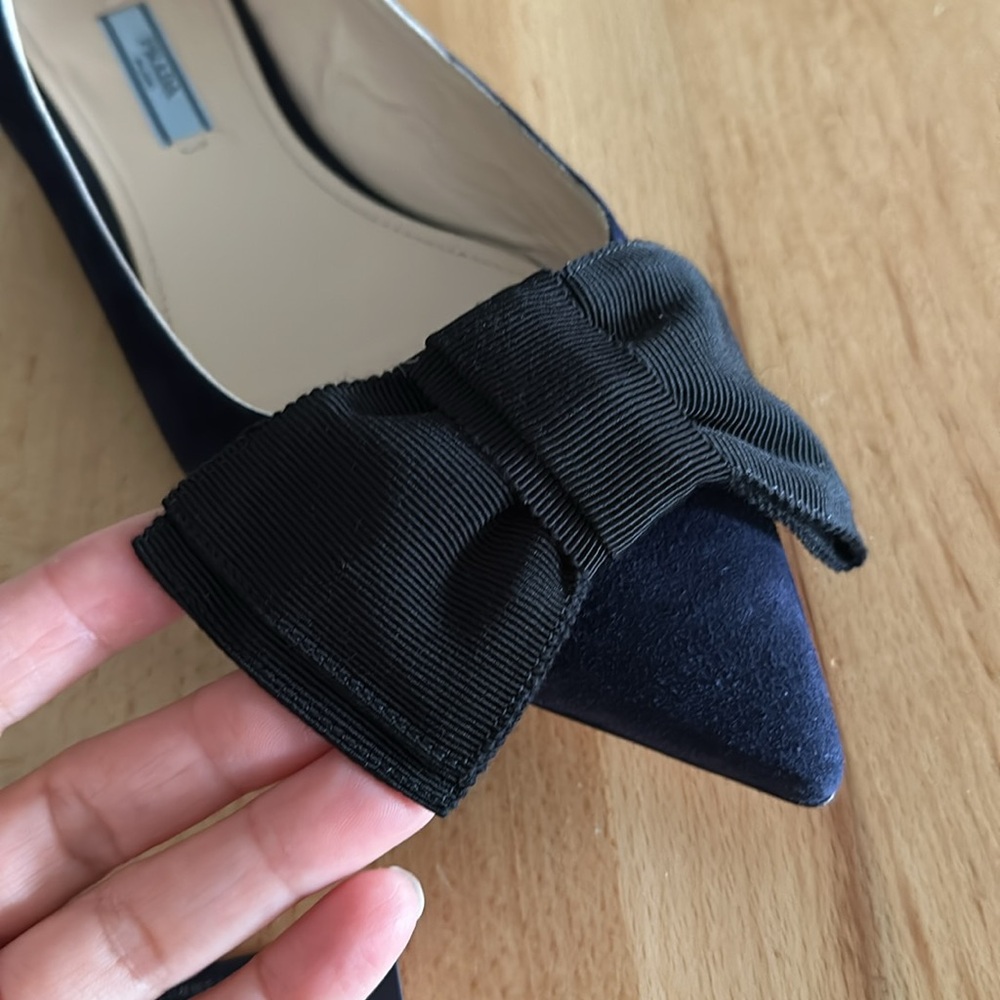 NIB 🩵 PRADA Pointed Toe Suede Flats with Bow - Picture 5 of 13